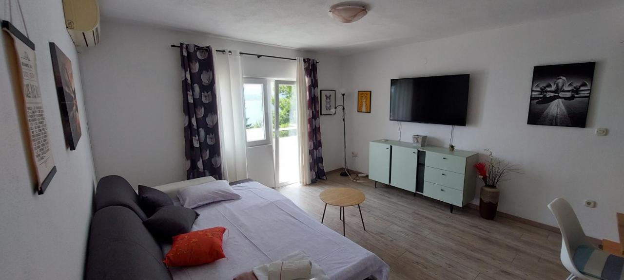 Apartments Dana أوميس الغرفة الصورة