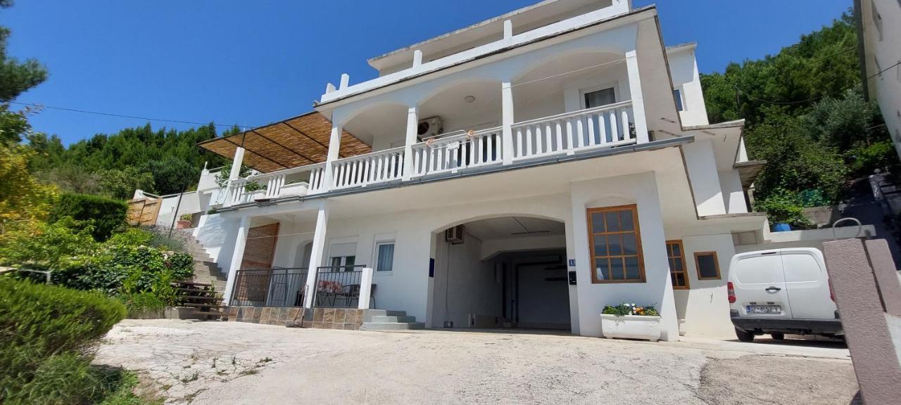 Apartments Dana أوميس المظهر الخارجي الصورة